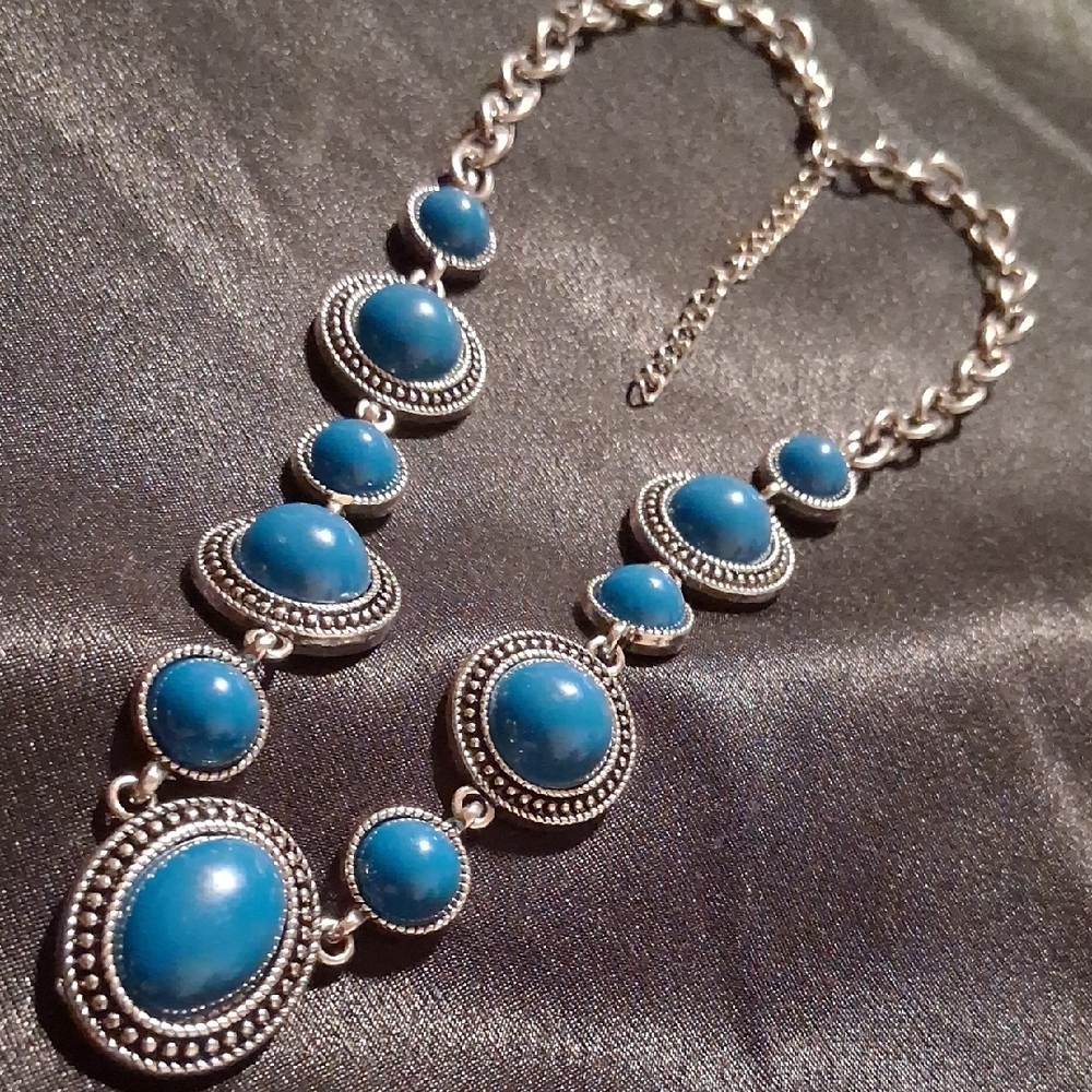 Paparazzi Silver Necklace 18 +2 Inch. with Blue Accents.